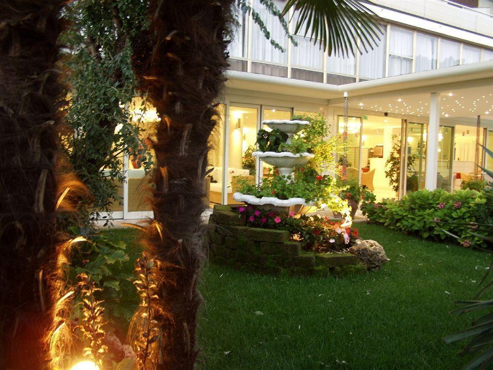 Hotel King - Azzurro Club Milano Marittima Esterno foto
